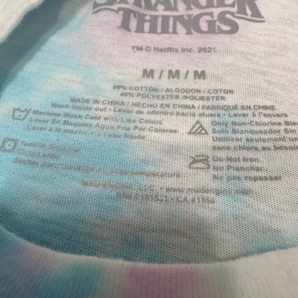 NWOT Stranger things “Friends Don’t lie” Crewneck tie-dye cropped top Size M - Picture 2 of 6